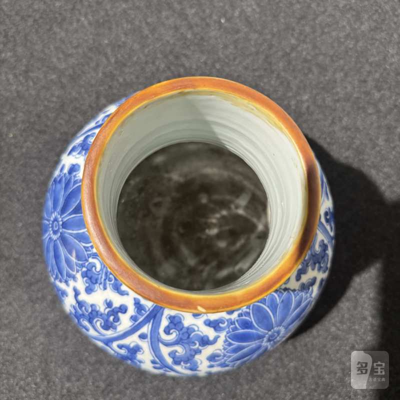 清康熙 青花缠枝莲纹天球瓶 - 图7